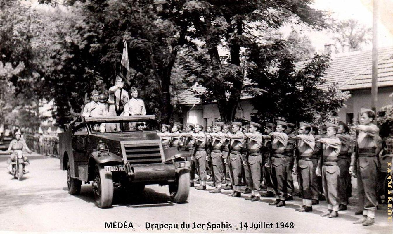 Medea - Drapeau du 1er Spahis - 14 Juillet 1948.jpg